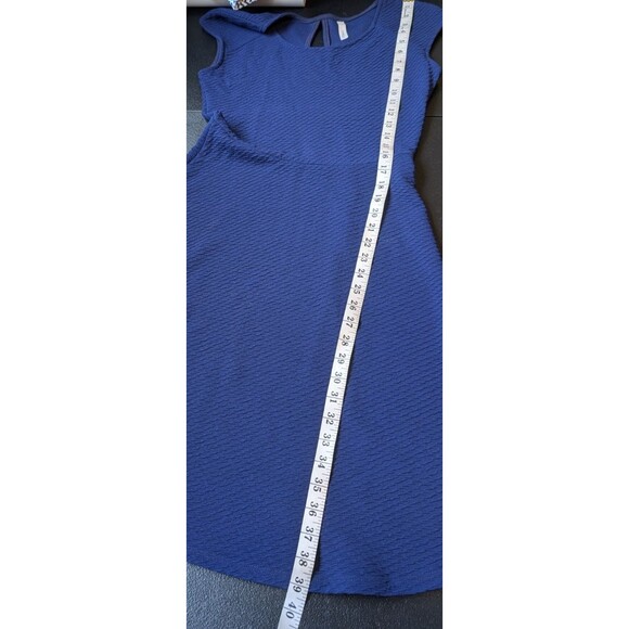Gilli Womens Dress Cap Sleeve Fit & Flare Blue Keyhole Back Textured Size Small - Picture 7 of 9